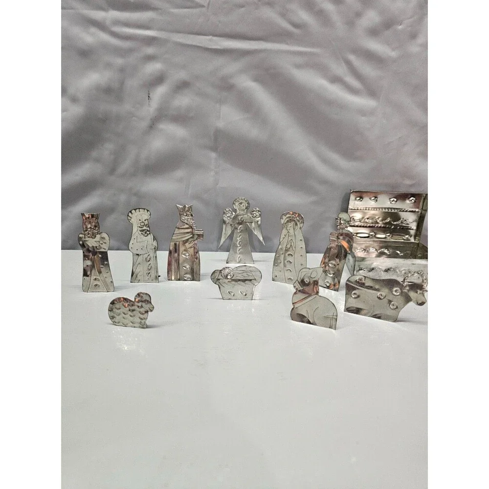 Mexican Hojalata Tin Nativity Set Folk Art 11 Piece With Storage Box